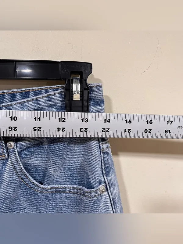 Meshki women’s straight leg light blue denim size 8 high rise raw hem - Image 3