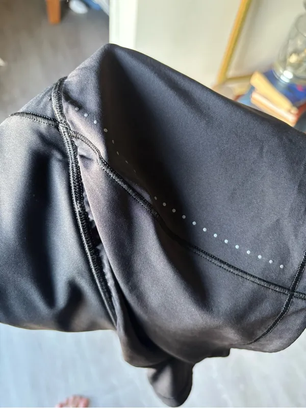 Lululemon Break Free Short 2.5" Black Size 4 Like New - Image 7