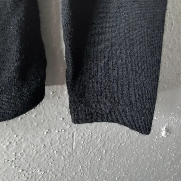 Harold's M Extra Fine Merino Wool Long Sleeved Pullover Sweater in Black - Image 4