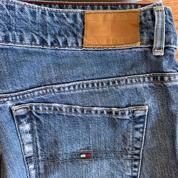 Tommy Hilfiger | wide leg capri jeans, distressed, medium | size 12 - Image 9