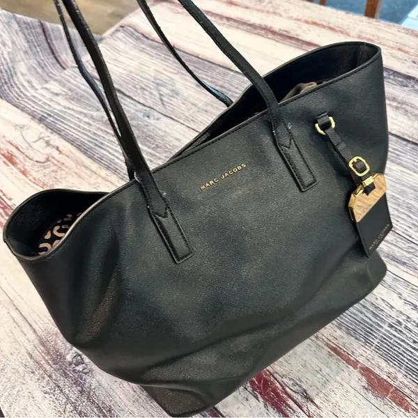 Marc Jacobs Black Saffiano Leather Luggage Tag Tote Bag - Image 4