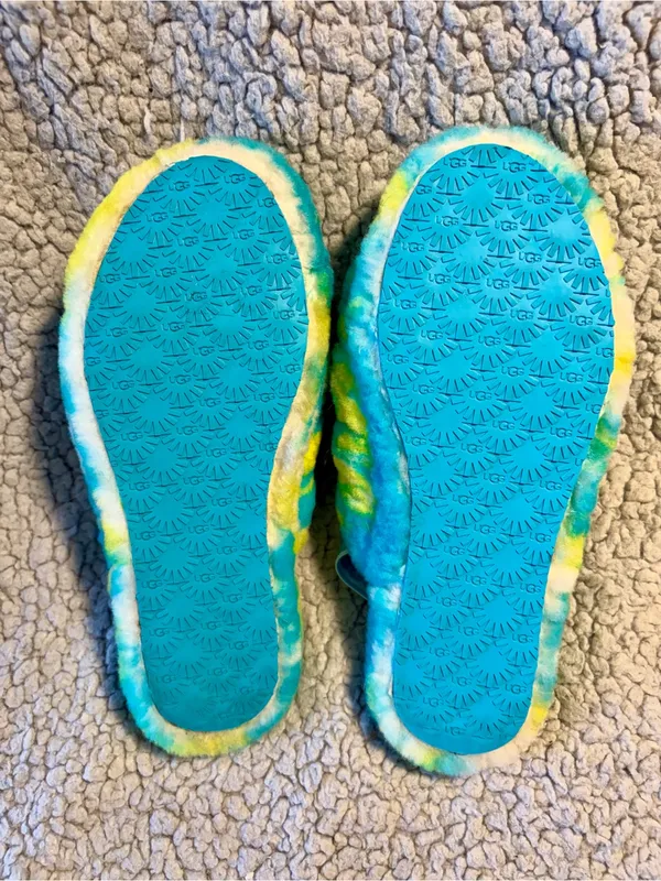 UGG Fluff Yeah Slide Tie Dye Blue Yellow Size 6Y (Fits Women’s 8) - EUC. - Image 9