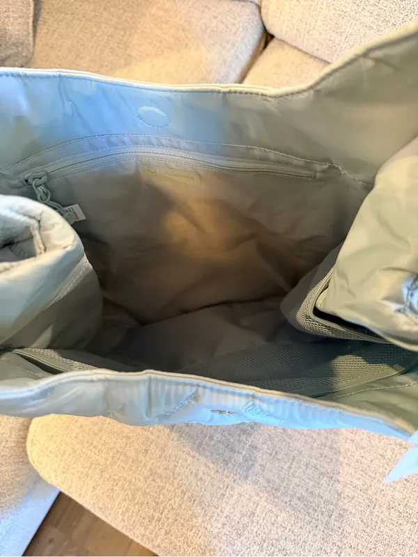 Lululemon Quilty Pleasures Shoulder Bag 14L pelican sold out online NWT - Image 13