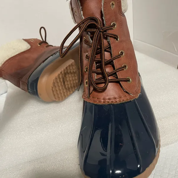 Yoki Two-Tone Lace-Up Winter Duck Boots in Brown and Navy - Image 4