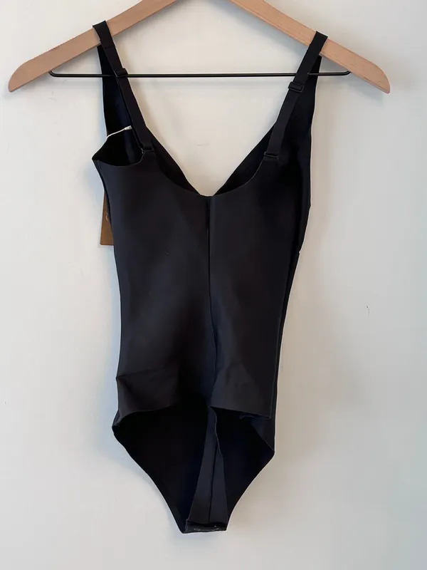 NWT SKIMS Body Plunge Bodysuit Onyx Small BD-THG-3326 SOLD OUT - Image 6