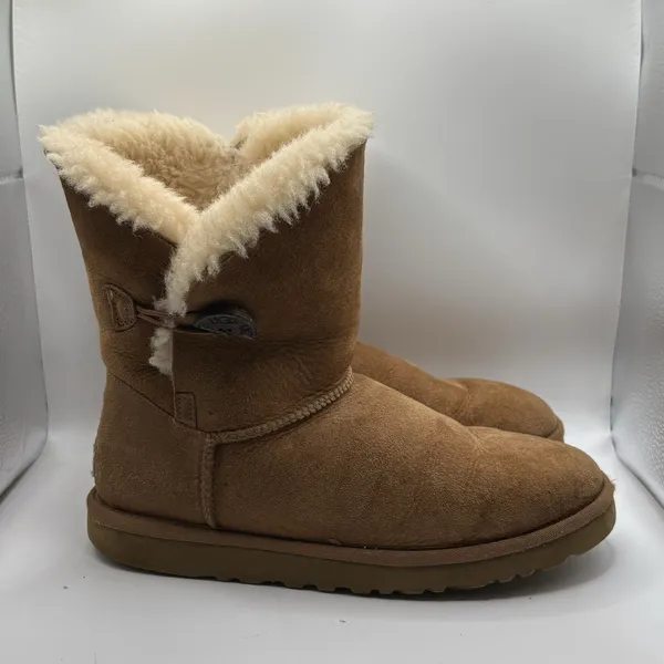 UGG Australia Bailey Button Suede Boots Size 8 Chestnut Brown Read - Image 4
