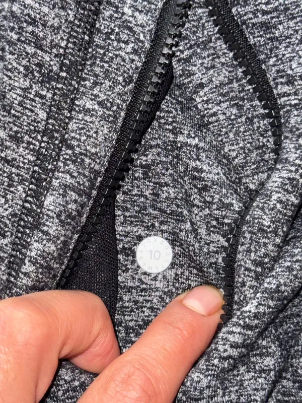 Lululemon Women’s Define‎ Jacket Heather Gray Full Zip Size 10 - Image 4