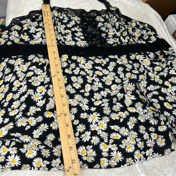 Torrid size 3 babydoll spaghetti strap tank Daisy lace FLAWED - Image 10