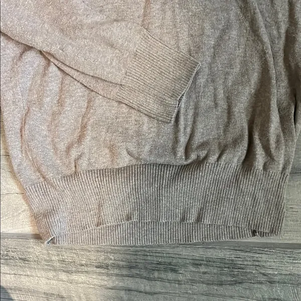 GAP Tan V-Neck Sweater Classic Knit Design - Image 4