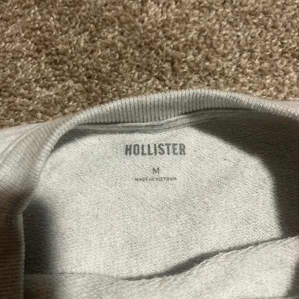 Hollister Quilted Easy‎ Star Graphic Crew light grey sweatshirt Medium - Image 3