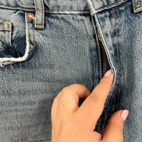 Free‎ People Lita Light Wash Distressed High-Waisted Slim Leg Jeans Size 28 - Image 6
