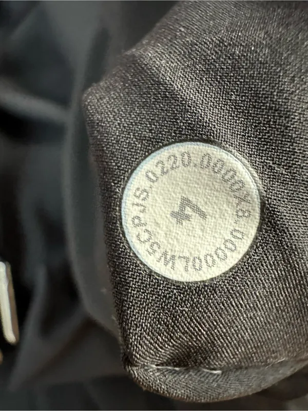 498. Lululemon On The Fly joggers sz 4 - Image 4