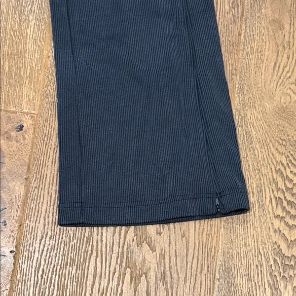 lululemon‎ athletica softstreme flared gray Flared Leggings size 10 - Image 3