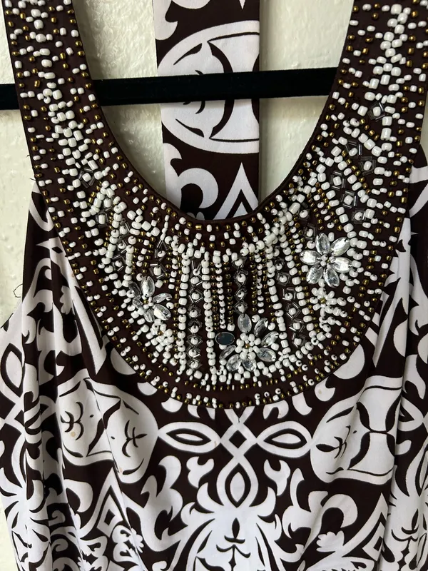 FashionY2K #Retro #chic style INC International Concepts Beaded Halter #Geometric #Damask Dress - Size M Design: Beautiful geometric/damask print in dark brown and white tones. Neckline: Spectacular halter neck, completely decorated by hand with fine rhinestones, white / gold beads and crystal applications that shine beautifully. Material: Soft and elastic fabric of excellent quality (92% Polyester, 8% Spandex) that fits the body very well without losing comfort. Garment condition: Used in excellent physical condition, without labels. Transparency note: It has a minimal detail on one side of the strap where a few pearls were unstitwned (see last detail photo), however, it is practically imperceptible when used and does not affect the general aesthetics or structure of the dress at all. The rest of the central rhinestones are intact. Ready for immediate shipment! Give this beautiful piece a second life. Combine - Image 2
