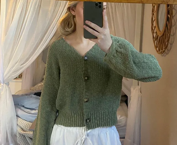 Green Cardigan Size L - Image 2