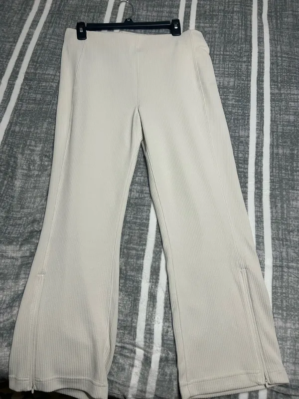 Lululemon Ribbed Softstreme Zip Leg High-Rise Crop - Image 4