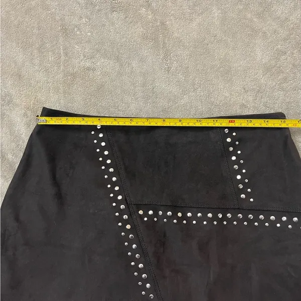 🌮NWOT EXPRESS Faux Suede Mini Skirt, Size 10 - Image 4