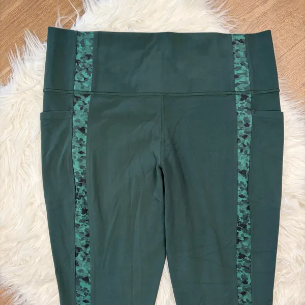 Athleta salutation stash pocket II serene 7/8 leggings - Image 4