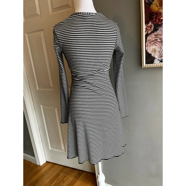 Divided H&M Black and White Stripe Dress BodyCon Crewneck Size 6 Preppy Minimal - Image 4