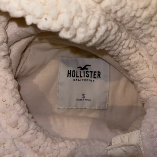 Hollister lightly worn sherpa hoodie - Image 3