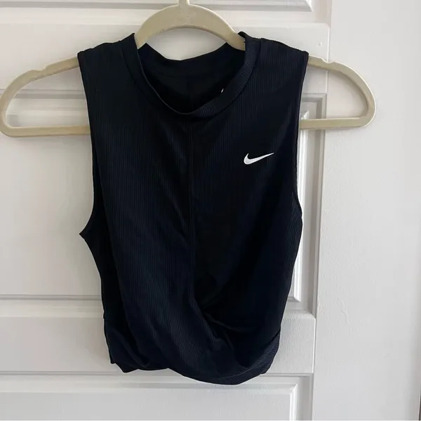 Nike Women's Black Muscle Tee - Image 6