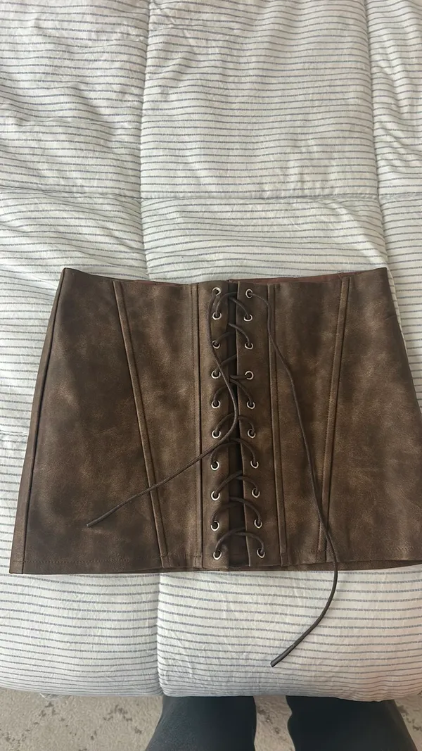 Edikted Skirt Mini Faux Leather - Image 2