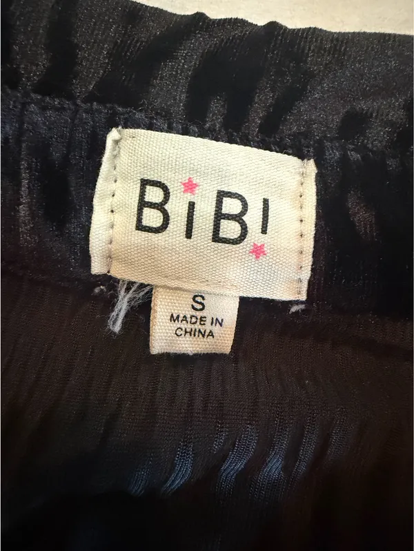 BIBI Black Crushed Velvet Button Front Blouse Size Small - Image 2