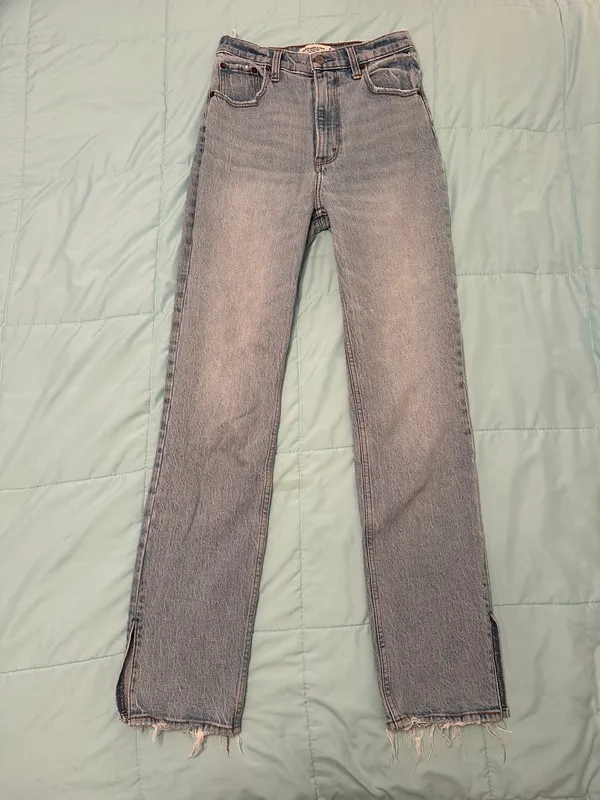 Abercrombie 90s Ultra High-Rise Straight Jeans - Image 5