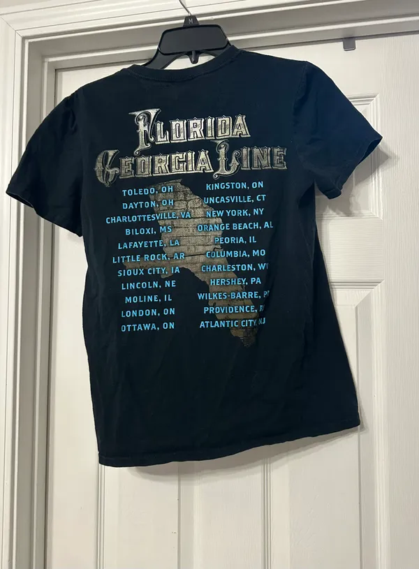 Florida Georgia Line Band Mens T-shirt is a size Small. - Image 3