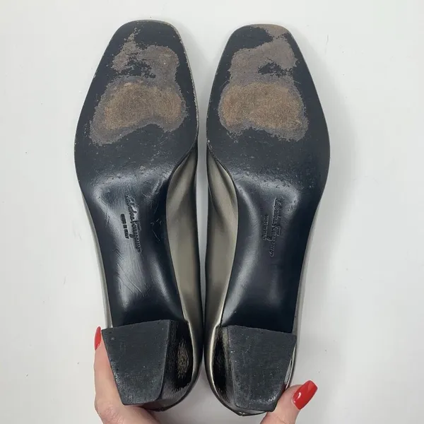 Vtg Salvatore Ferragamo 7.5 AAA Pumps Metallic Patent Leather Close‎ Toe Heels - Image 10