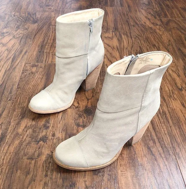 LL Bean Signature • Leather Ankle Boots heeled tan beige bootie zip cap toe - Image 12