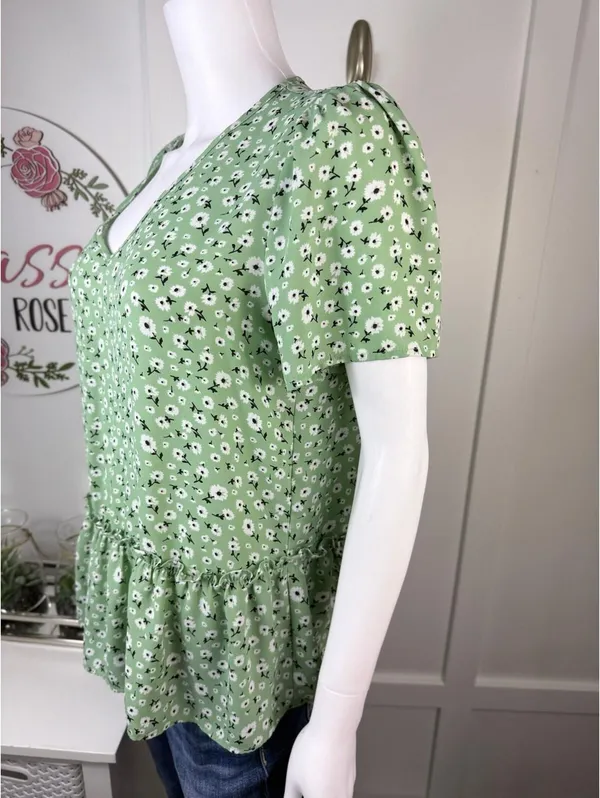 Beautiful Women’s Top Size M Green Size M - Image 4