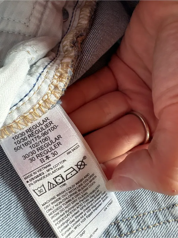 GAP Light Blue High-Rise Distressed Women’s Jeans - Image 2