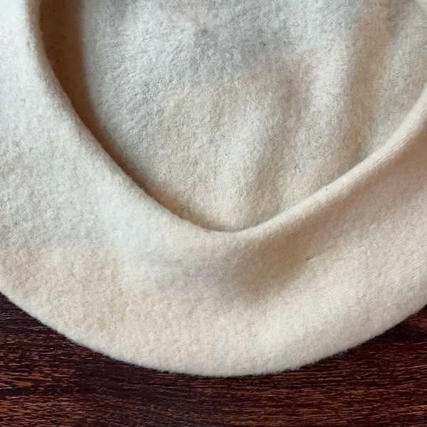 Vintage Off-White Wool Beret Hat | Classic French Style Cream Felted Winter Cap - Image 4