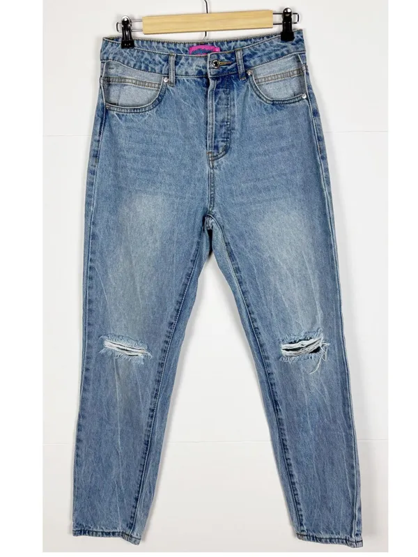 edikted pocketless mom jeans Distressed Button Fly Size Medium - Image 3