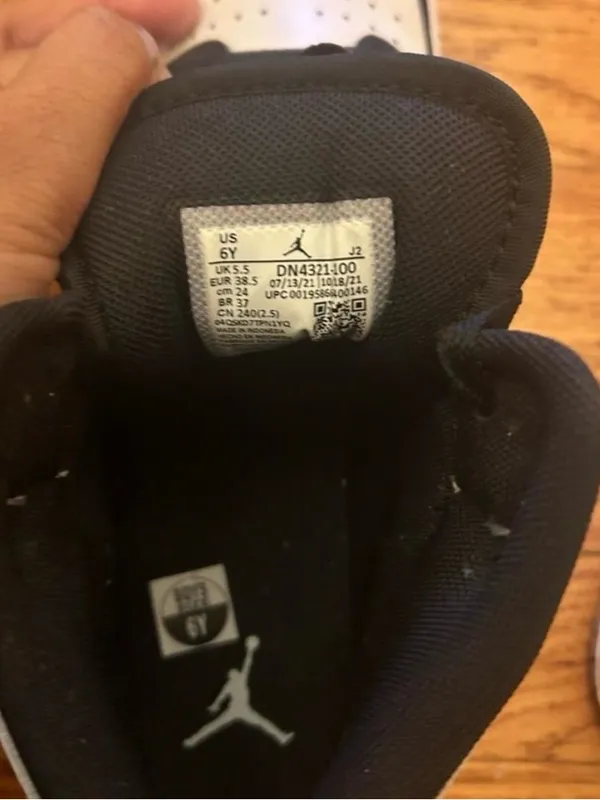 Nike Air Jordan 1 Mid - Black & White - Image 5