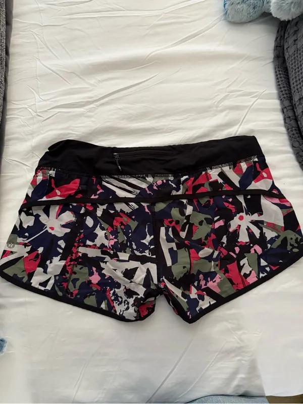Lululemon Speed Up Shorts Size 8 - Image 5