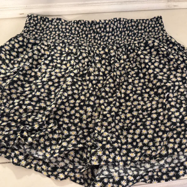 American Eagle Outfitters Black and White Floral Shorts - Image 2