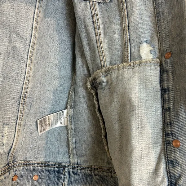 Old Navy Light Wash Distressed Denim Jacket size Large - Image 5