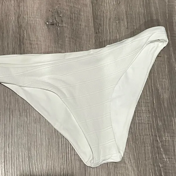 L Space White Bikini - Image 4