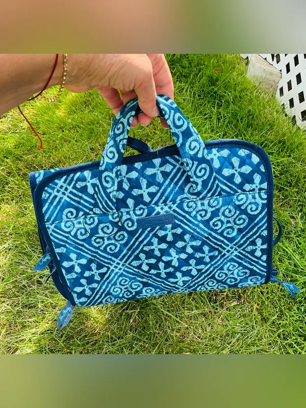 Quilted Vera Bradley travel organizer and wallet set 💙💙 - Image 4