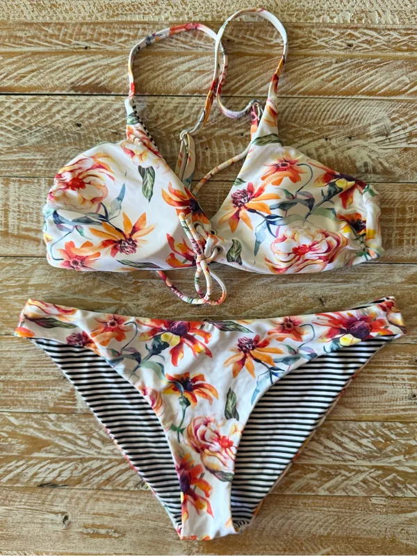 🌺Cupshe Reversible Floral & Striped Bikini Set🌺 ~medium - Image 5