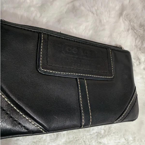 y2k COACH Black Leatherware Wristlet - Image 5