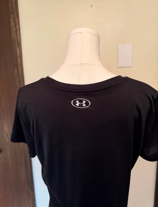Under Armour heat gear black short sleeve loose fit top - Image 5