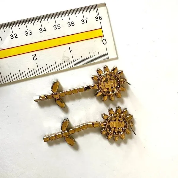 Betsey Johnson crystal daisy flower earrings - Image 5