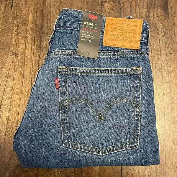 Levi's NEW Wedgie Jeans  - Image 7