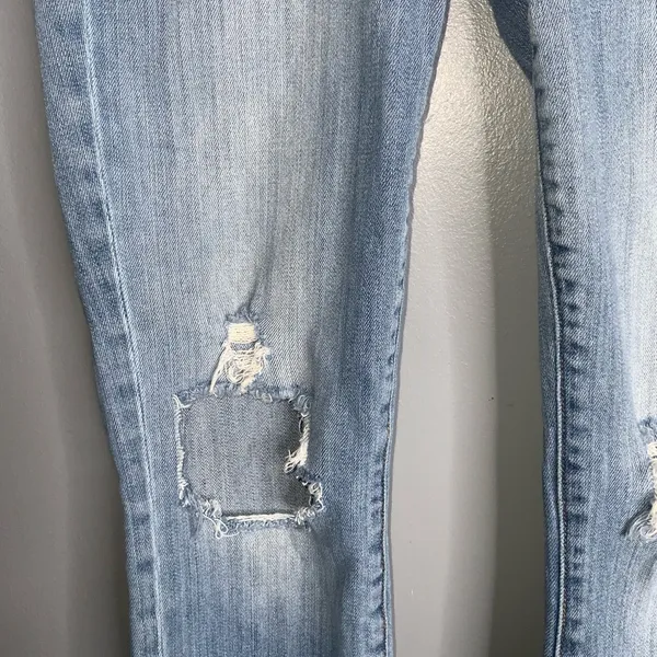 American Eagle Outfitters Light Blue Cropped Artist Ripped Jeans Size 6 - Image 5