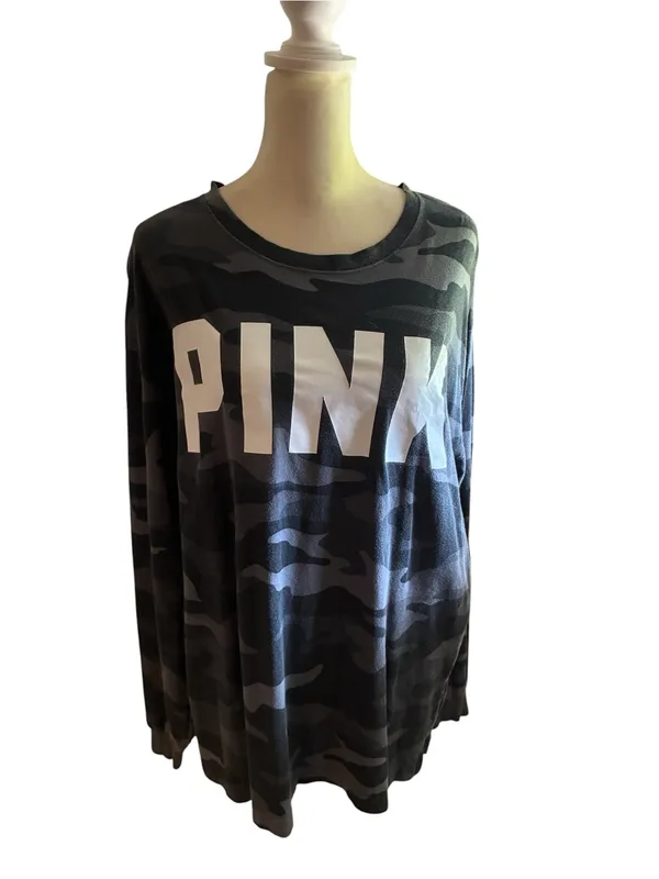 PINK Victoria's Secret Black & Gray Camo Logo Tee - Image 6