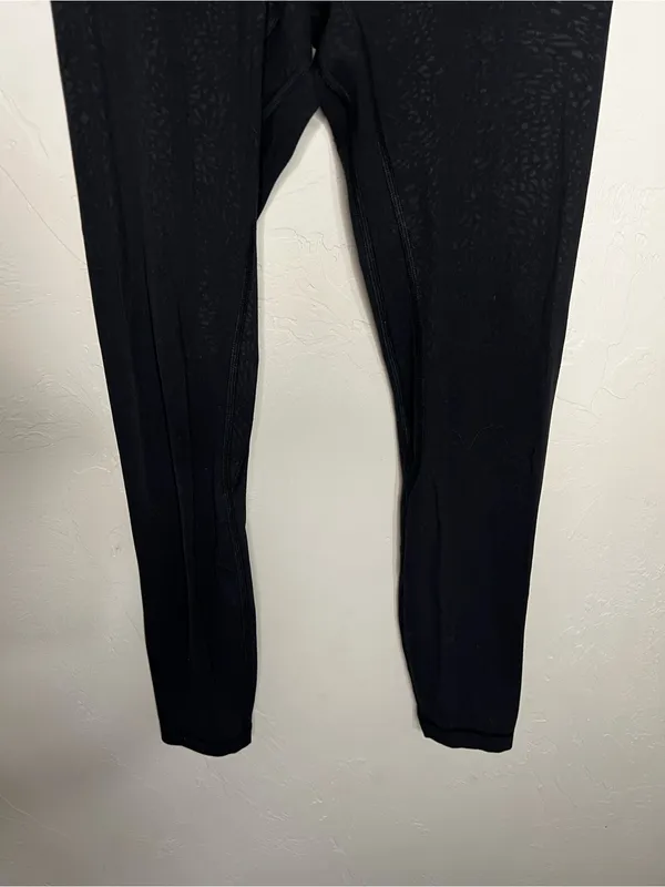 Lululemon Align High Rise‎ Leopard Daisy Embossed 7/8 Athletic Leggings - Image 5