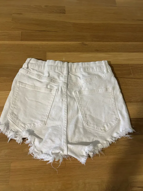 Zara White High Waisted Denim Shorts - Image 3